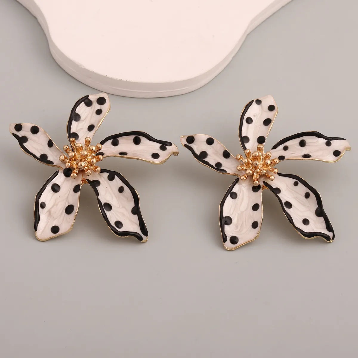 1 Pair Lady Simple Style Flower Enamel Zinc Alloy Ear Studs