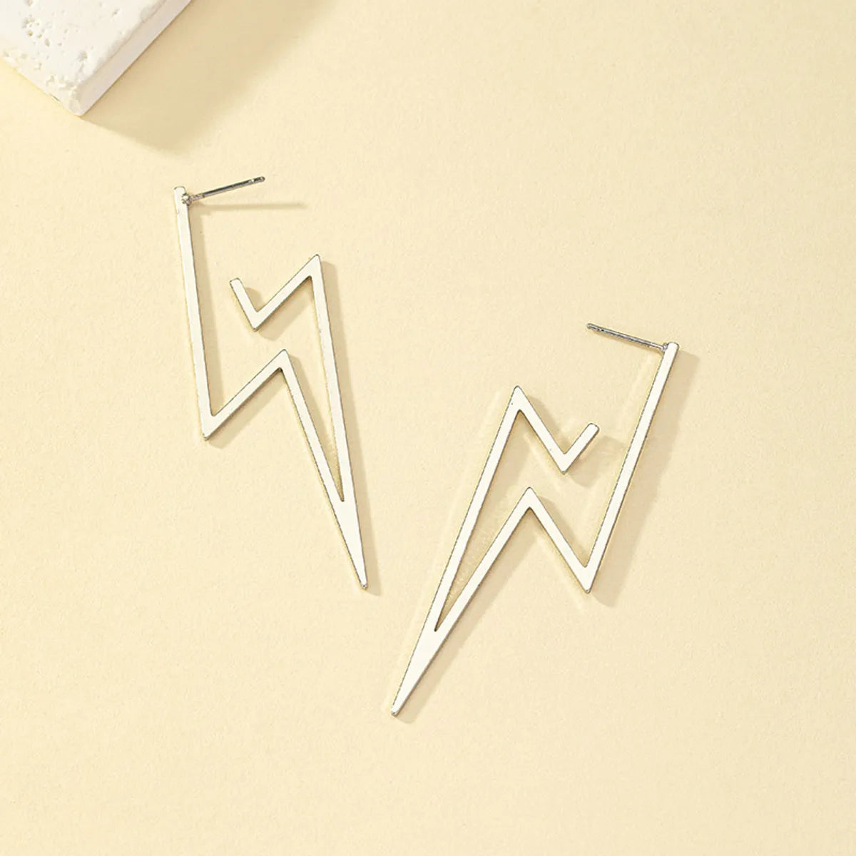 1 Pair Lady Simple Style Streetwear Lightning Plating Alloy White Gold Plated Drop Earrings