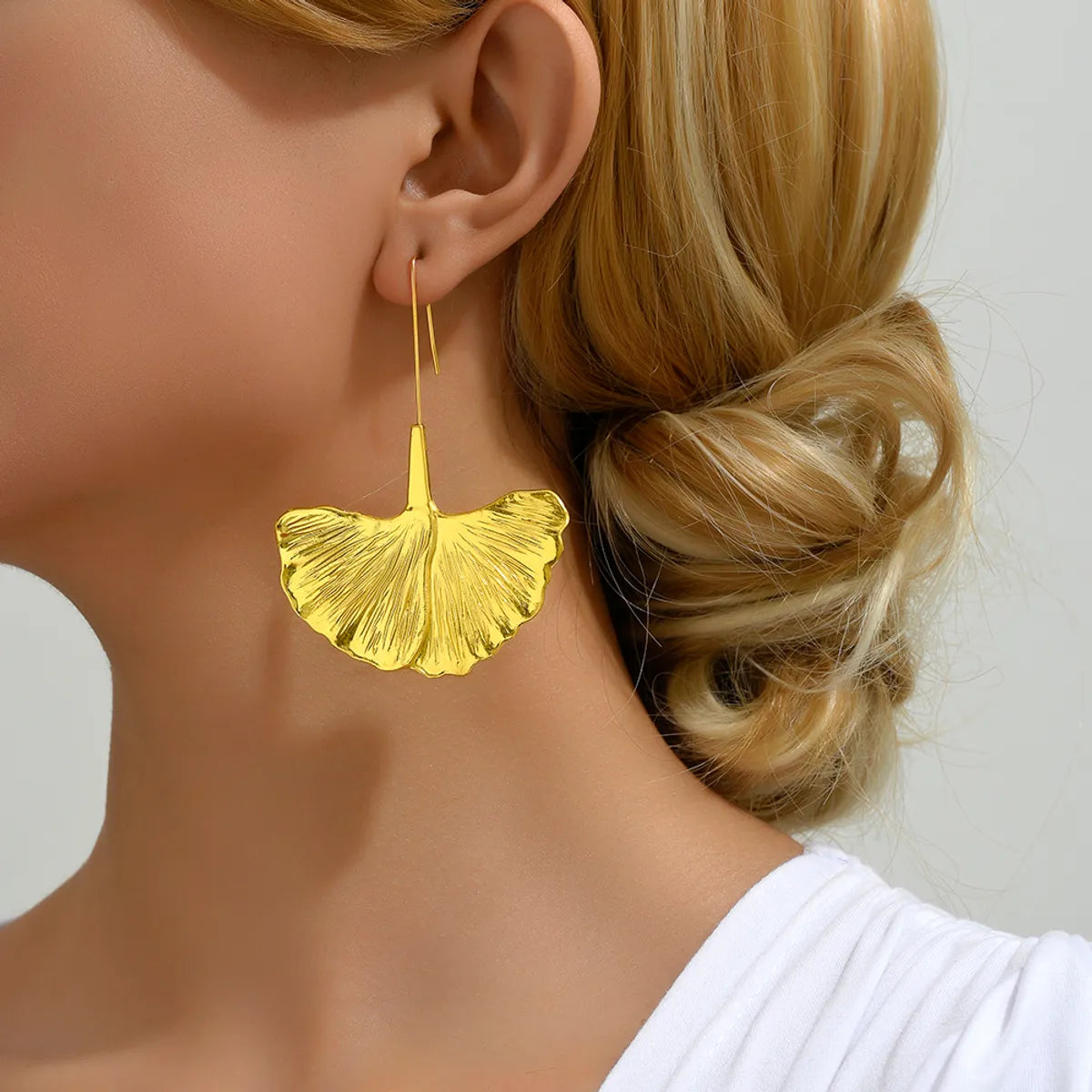 1 Pair Luxurious Leaves Plating Zinc Alloy Gold Plated Dangling Earrings