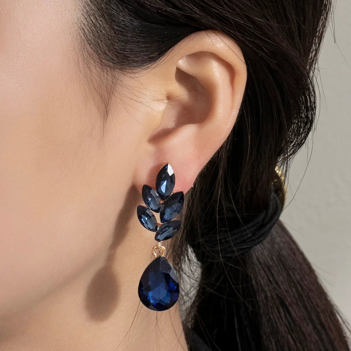 1 Pair Luxurious Leaves Water Droplets Plating Inlay Alloy Rhinestones Glass Drop Earrings