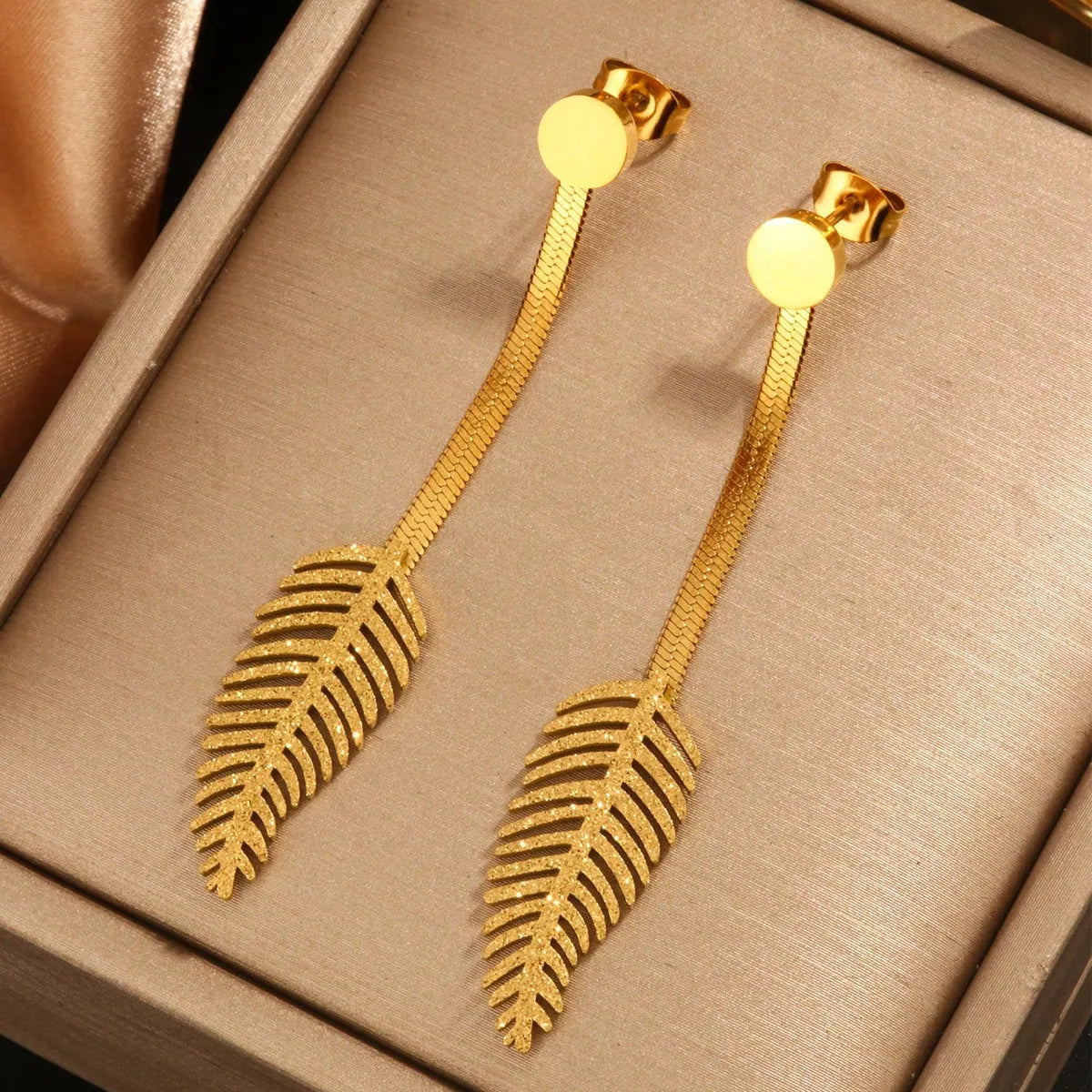 1 Pair Luxurious Solid Color Feather Plating Inlay 304 Stainless Steel Artificial Rhinestones 18K Gold Plated Drop Earrings