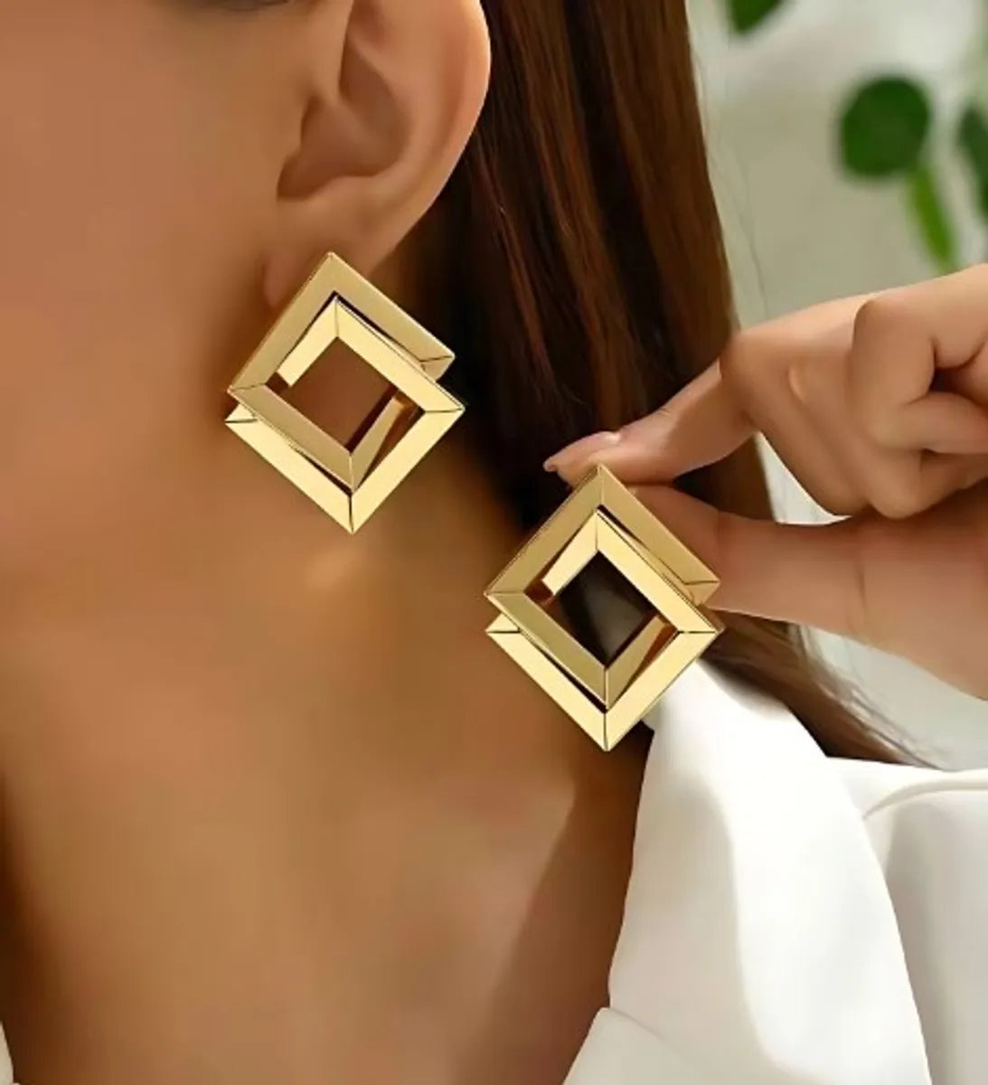 1 Pair Modern Style Classic Style Rhombus Hollow Out Iron Gold Plated Ear Studs