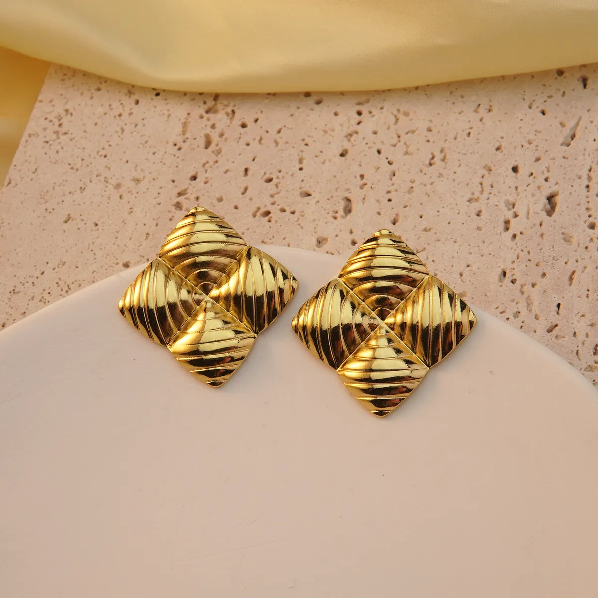 1 Pair Modern Style Geometric Flower Stamping 304 Stainless Steel Imitation Gold  Drop Earrings Ear Studs