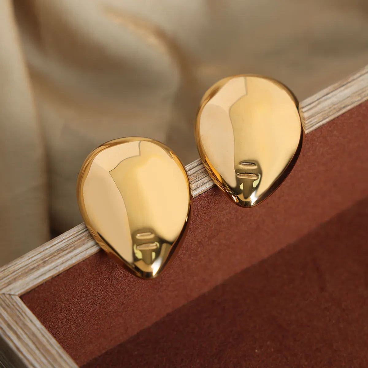 1 Pair Modern Style Simple Style Artistic Solid Color Mask Plating Titanium Steel 18k Gold Plated Ear Studs