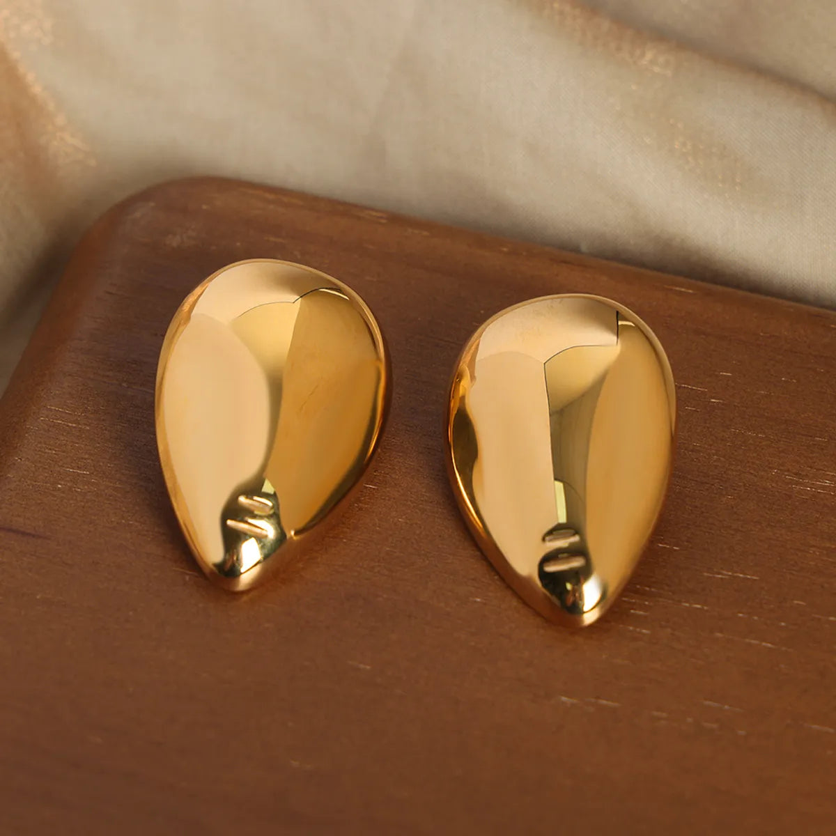 1 Pair Modern Style Simple Style Artistic Solid Color Mask Plating Titanium Steel 18k Gold Plated Ear Studs