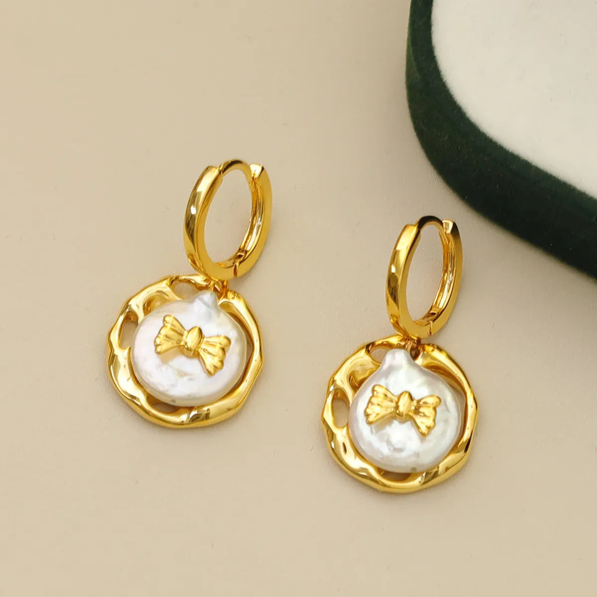 1 Pair Modern Style Simple Style Bow Knot Plating Copper Freshwater Pearl 18K Gold Plated Drop Earrings