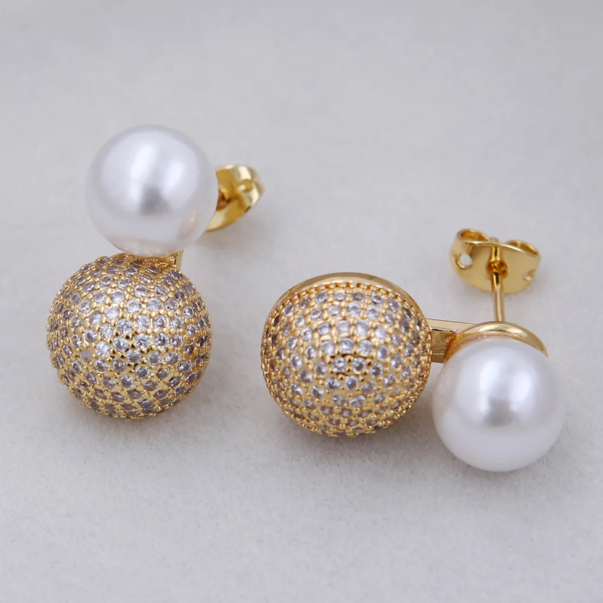 1 Pair Modern Style Simple Style Classic Style Round Inlay Copper Artificial Pearls Zircon 18K Gold Plated Ear Studs