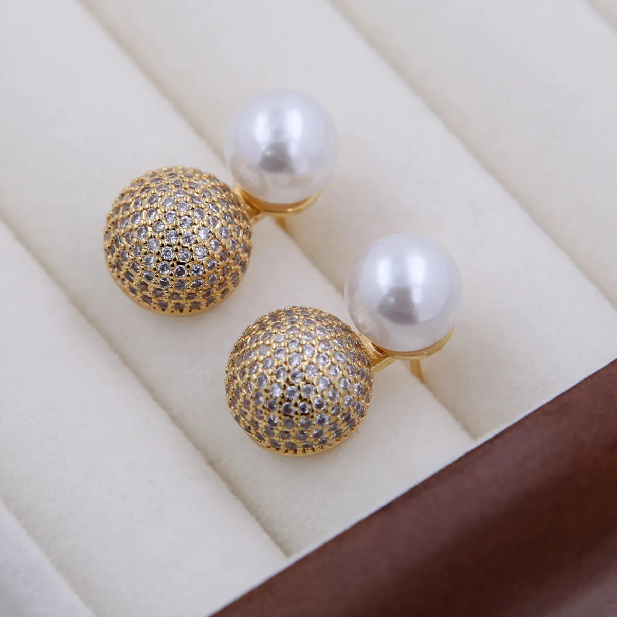 1 Pair Modern Style Simple Style Classic Style Round Inlay Copper Artificial Pearls Zircon 18K Gold Plated Ear Studs