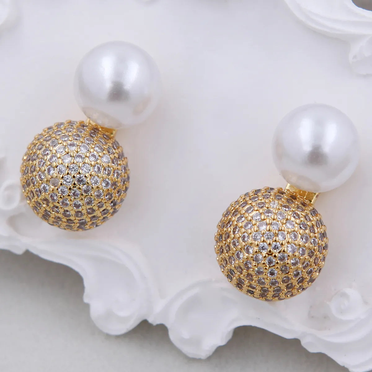 1 Pair Modern Style Simple Style Classic Style Round Inlay Copper Artificial Pearls Zircon 18K Gold Plated Ear Studs