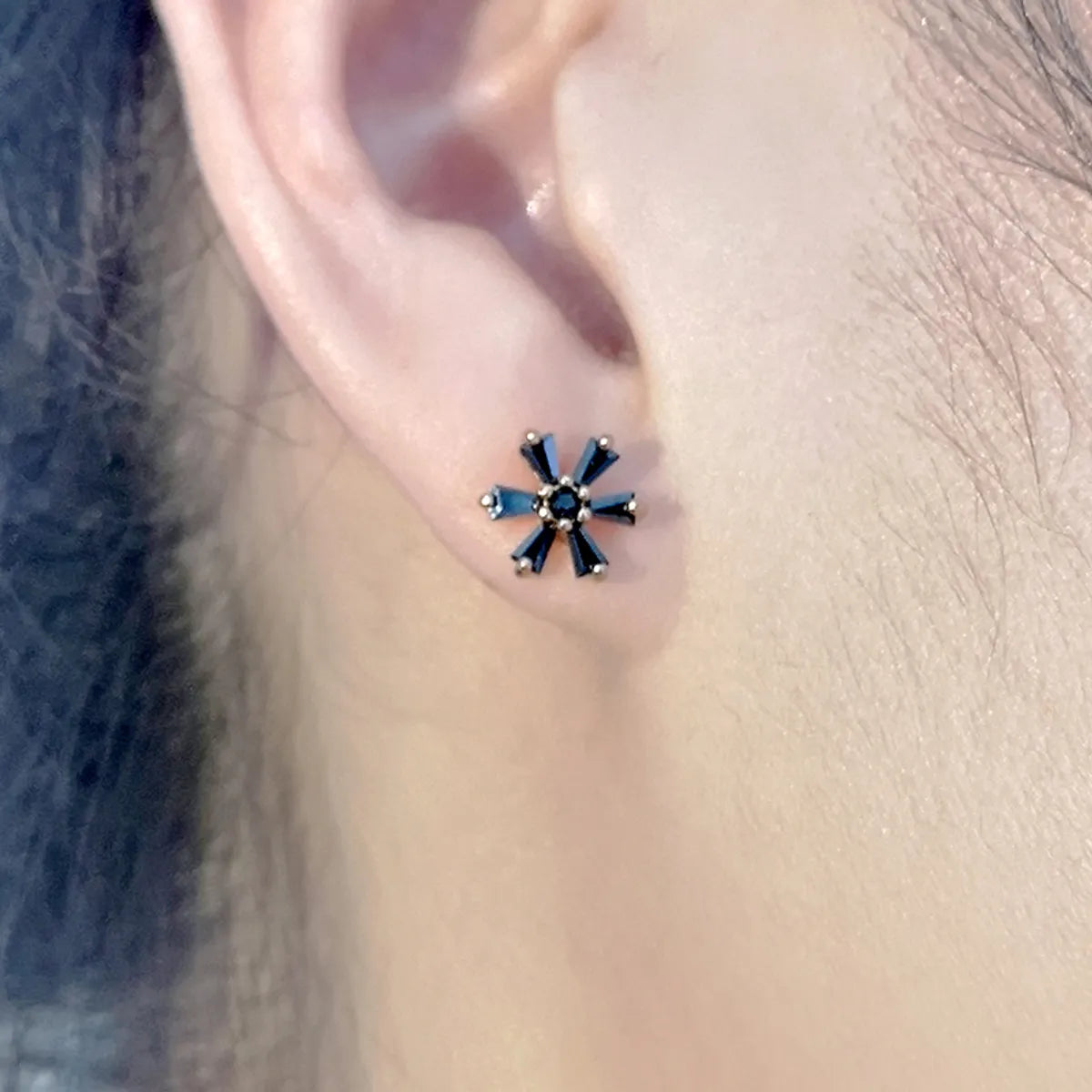 1 Pair Modern Style Simple Style Flower Plating Inlay Copper Zircon Gold Plated Ear Studs