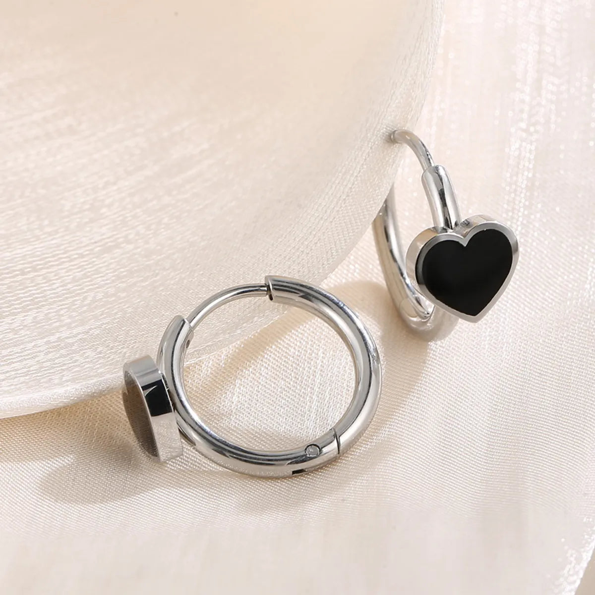 1 Pair Modern Style Simple Style Heart Shape Plating Stainless Steel 18k Gold Plated Hoop Earrings