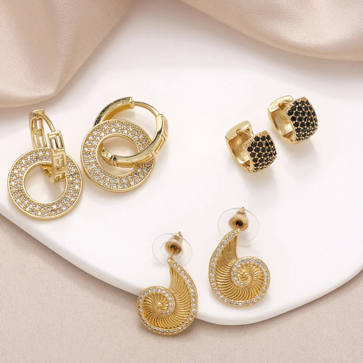 1 Pair Modern Style Simple Style Round Plating Inlay Copper Zircon 18K Gold Plated Ear Studs