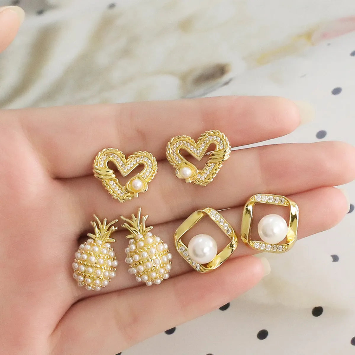 1 Pair Modern Style Simple Style Square Heart Shape Pineapple Plating Inlay Copper Artificial Pearls Zircon 18k Gold Plated Ear Studs