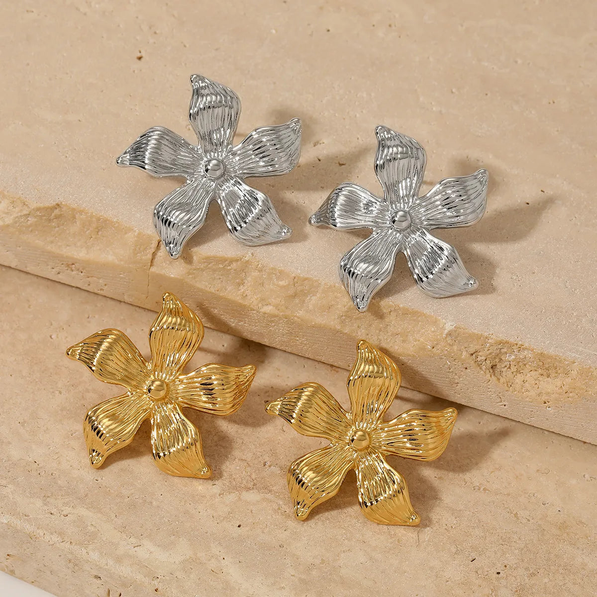 1 Pair Modern Style Sweet Artistic Flower 304 Stainless Steel 16K Gold Plated White Gold Plated Gold Plated Ear Studs