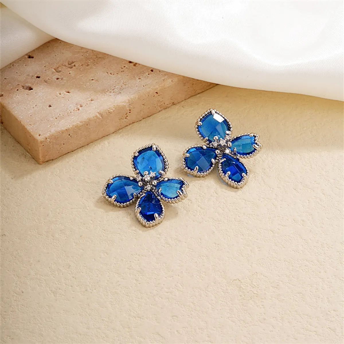 1 Pair Nordic Style Sweet Flower Plating Inlay Copper Zircon White Gold Plated Gold Plated Ear Studs