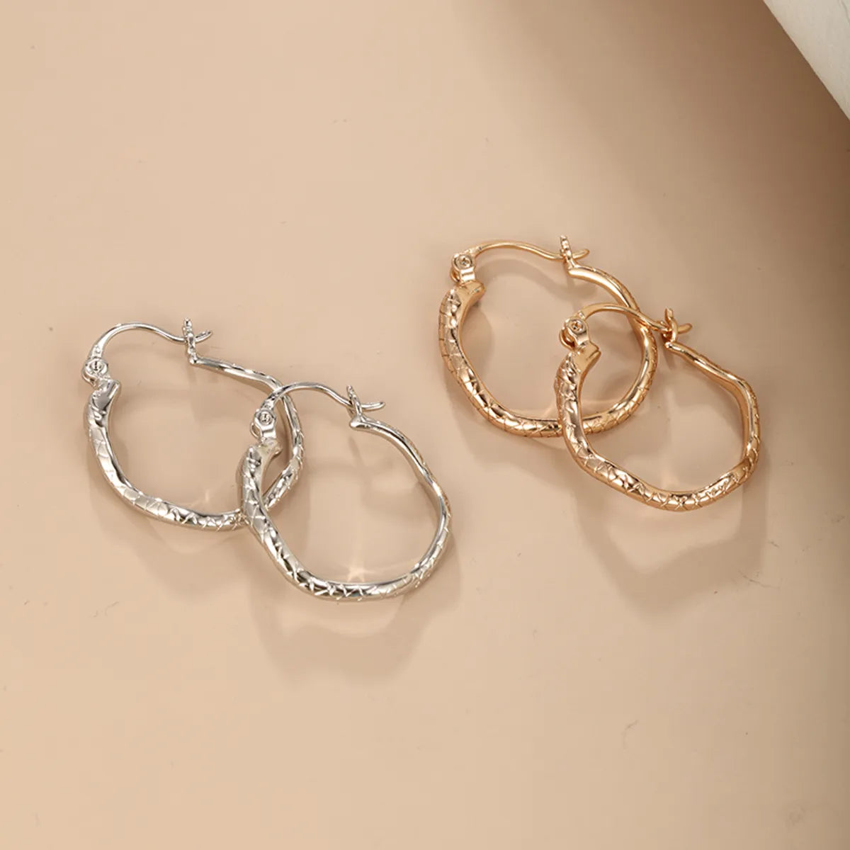 1 Pair Nordic Style Xuping Simple Style Snake Plating Copper Alloy 18k Gold Plated White Gold Plated Hoop Earrings