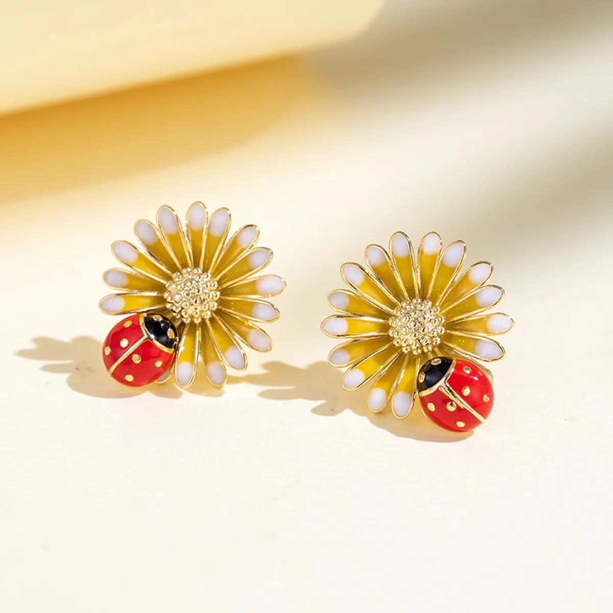 1 Pair Pastoral Beetles Daisy Enamel Plating Alloy 18k Gold Plated Ear Studs