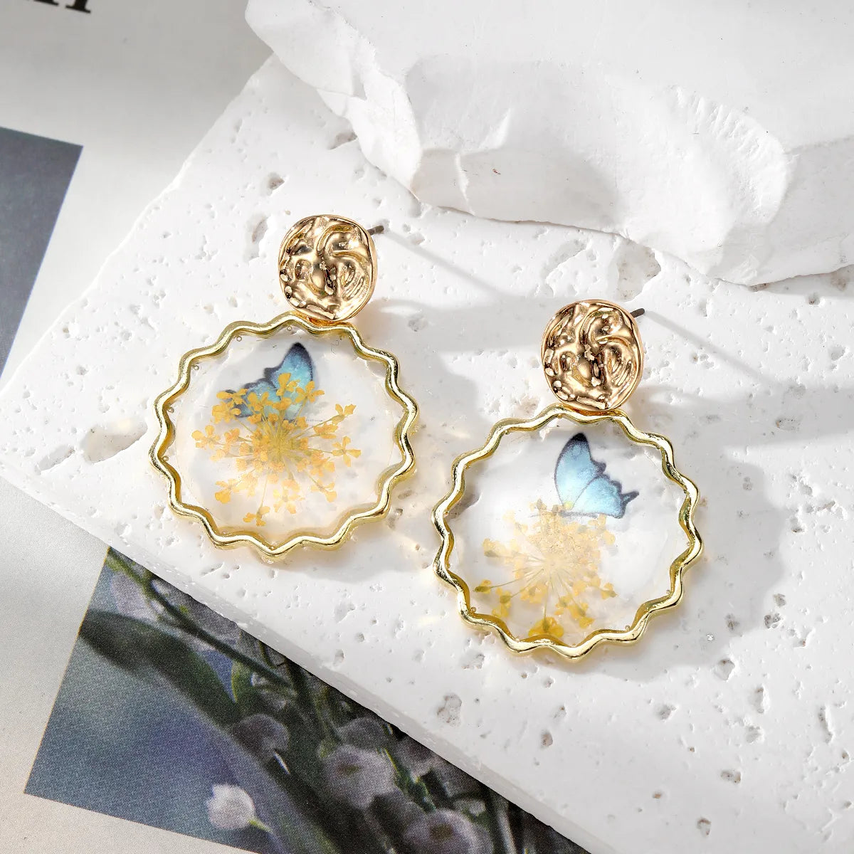 1 Pair Pastoral Classic Style Flower Butterfly Epoxy Alloy Dried Flower Resin Drop Earrings