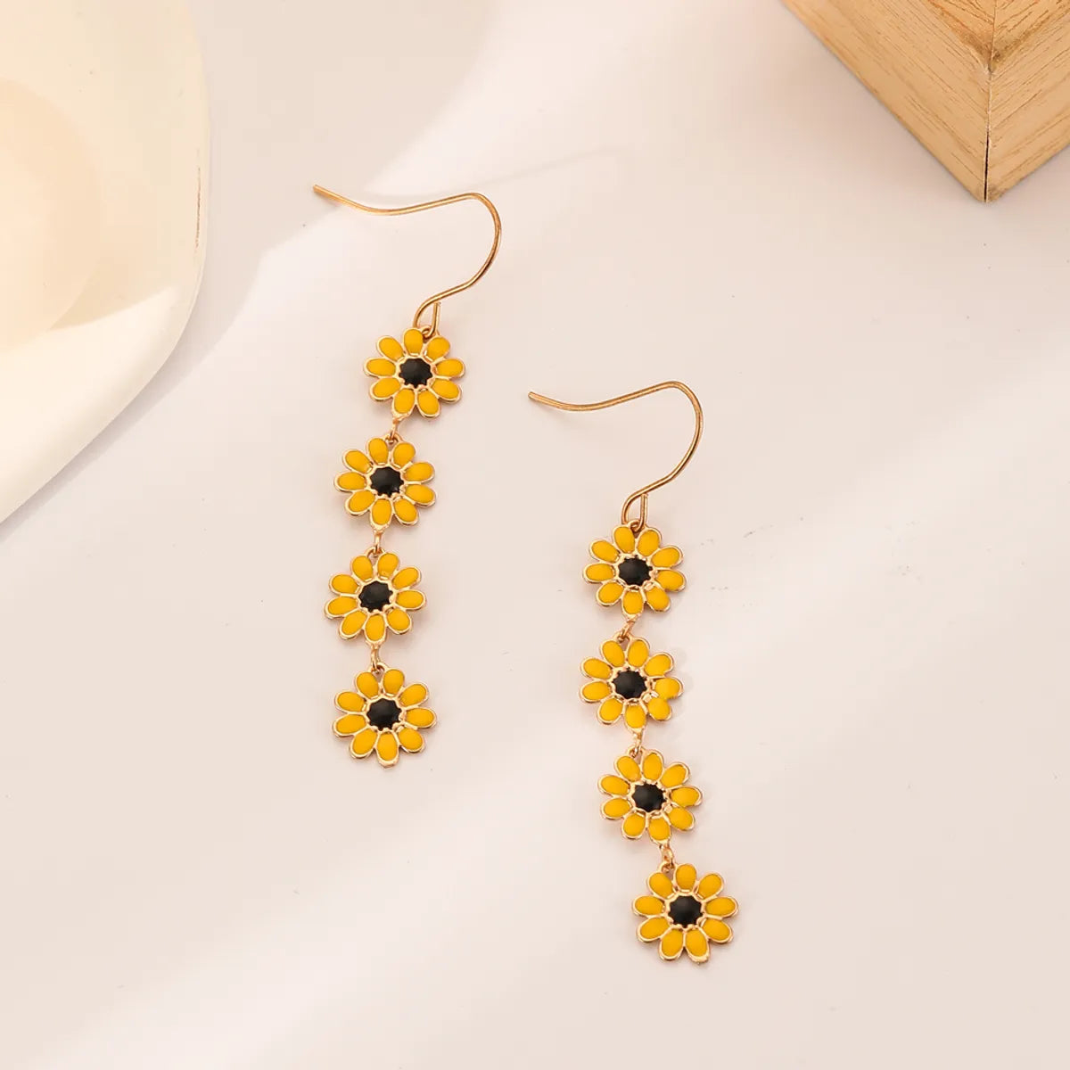 1 Pair Pastoral Daisy Copper Gold Plated Dangling Earrings