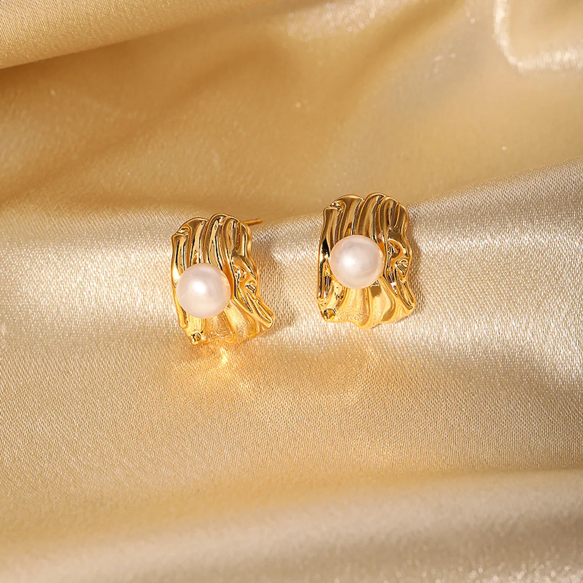 1 Pair Retro Baroque Style Irregular Plating Inlay Freshwater Pearl Copper Zircon 18k Gold Plated Earrings