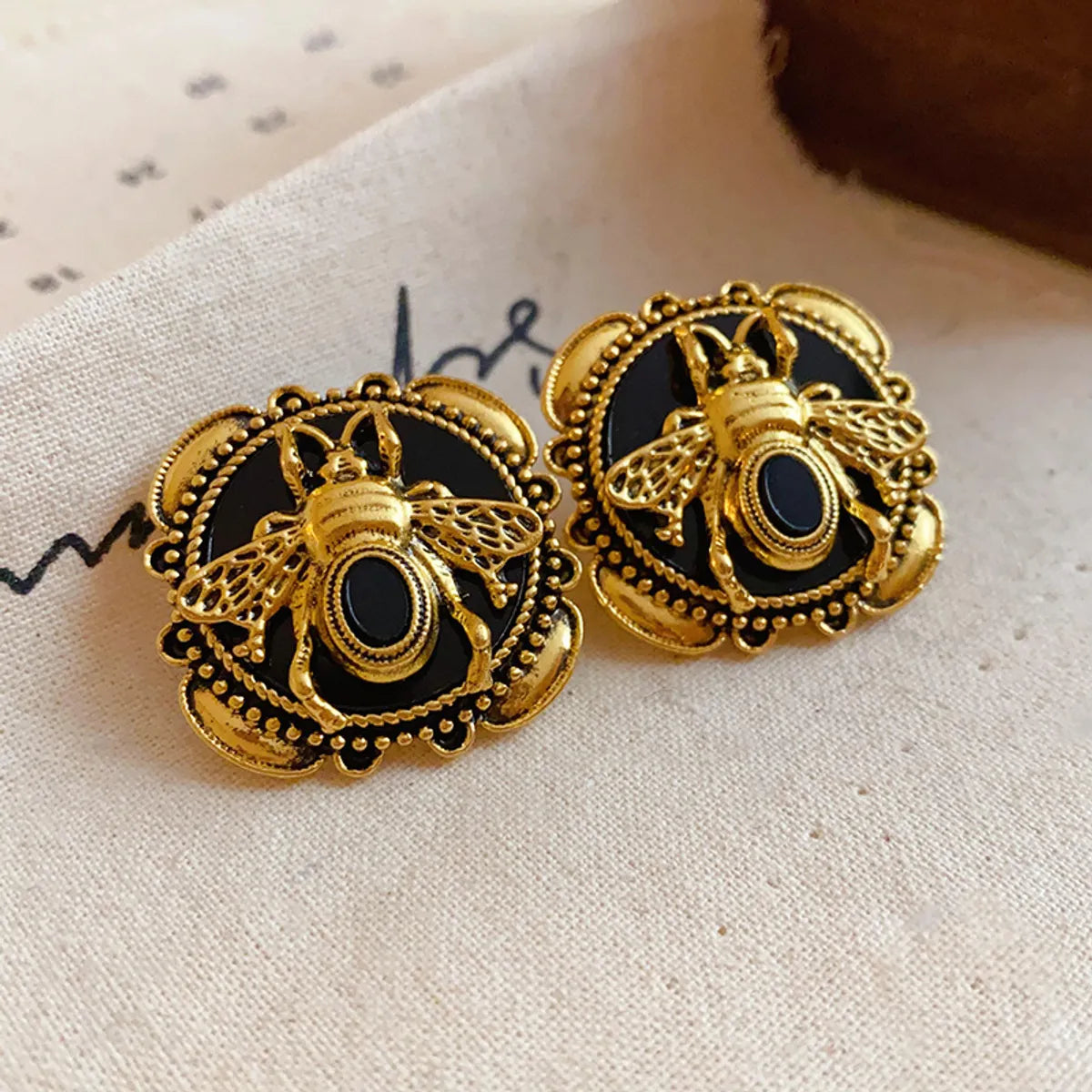 1 Pair Retro Bee Alloy Ear Studs