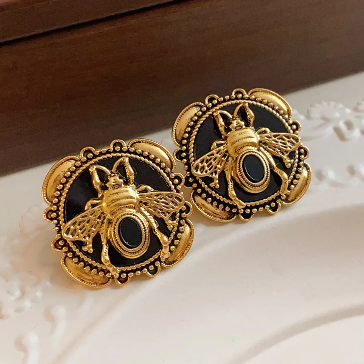 1 Pair Retro Bee Alloy Ear Studs