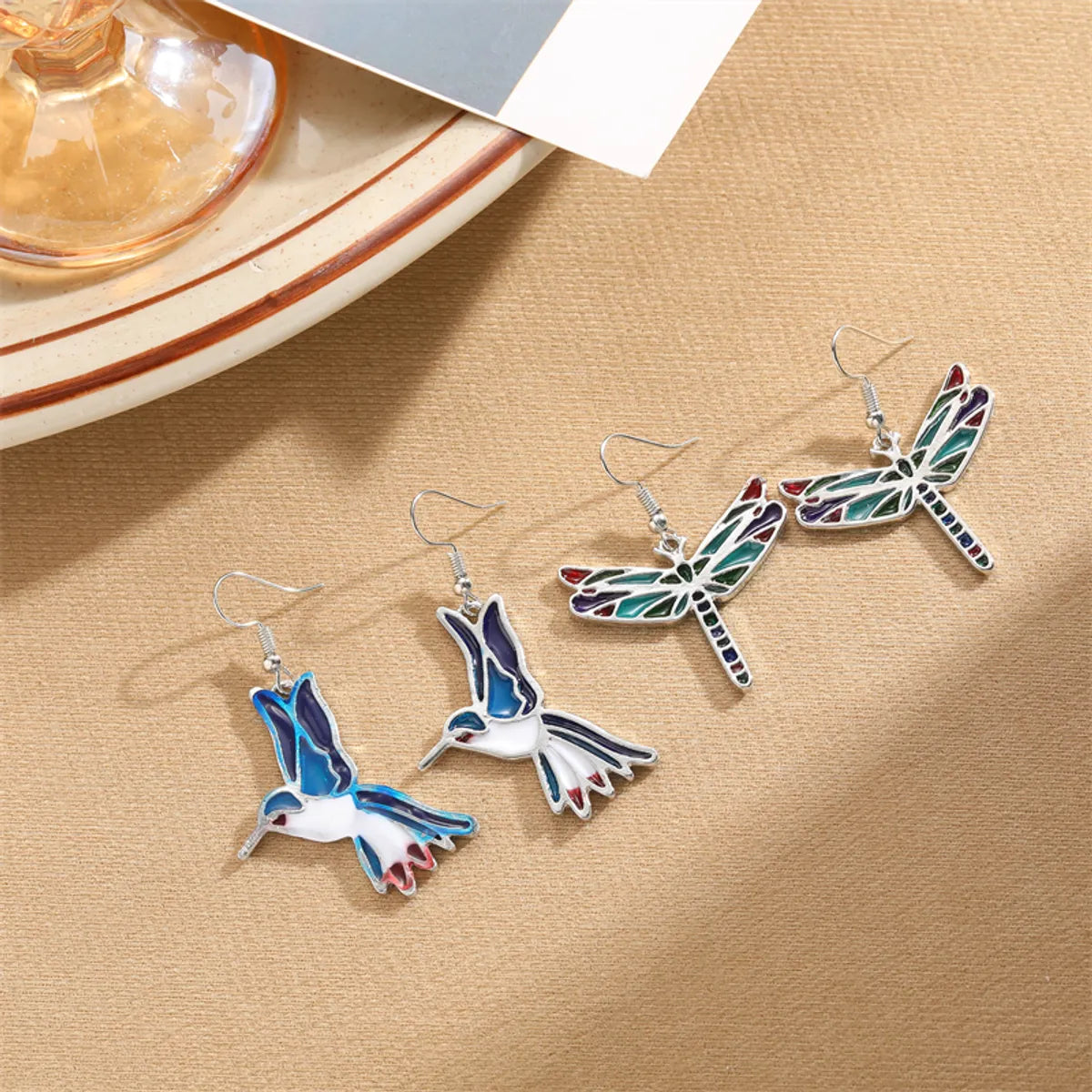 1 Pair Retro Bird Asymmetrical Alloy Resin Drop Earrings