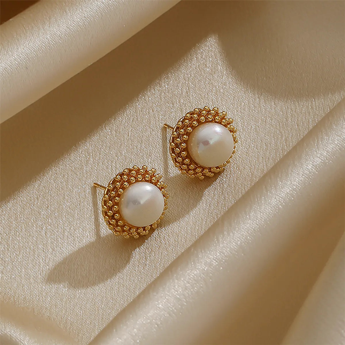 1 Pair Retro C Shape Round Plating Inlay Copper Freshwater Pearl 18k Gold Plated Ear Studs