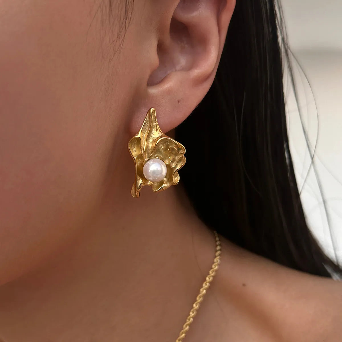 1 Pair Retro Classic Style Flower Plating Inlay 304 Stainless Steel Artificial Pearls 18K Gold Plated Ear Studs