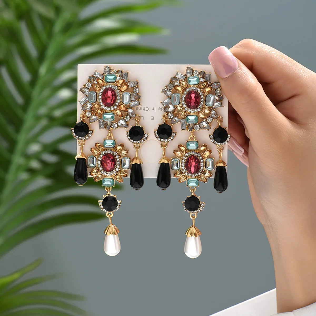 1 Pair Retro Classic Style Flower Plating Inlay Zinc Alloy Artificial Gemstones Drop Earrings