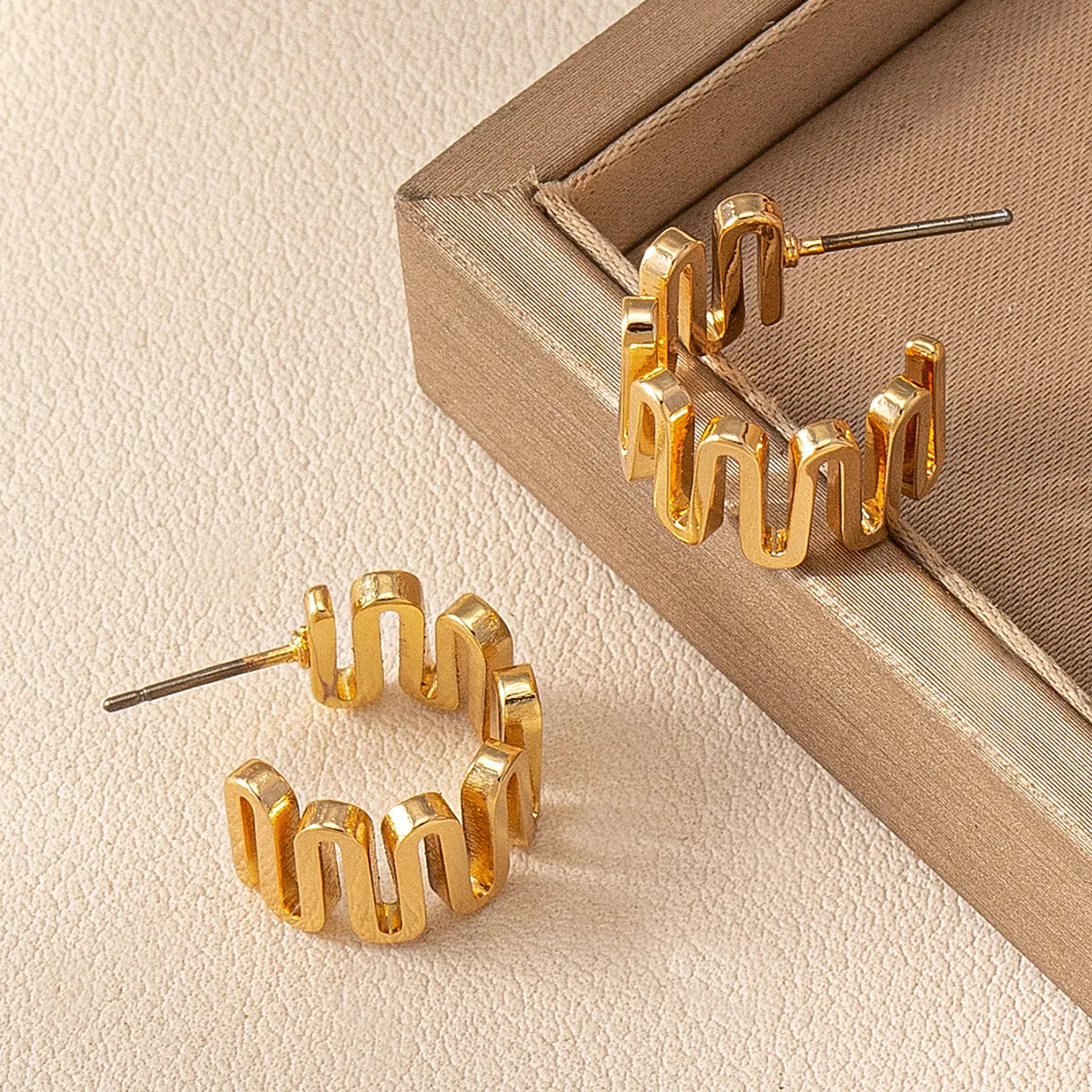 1 Pair Retro Classic Style Geometric Plating Ferroalloy Ear Studs