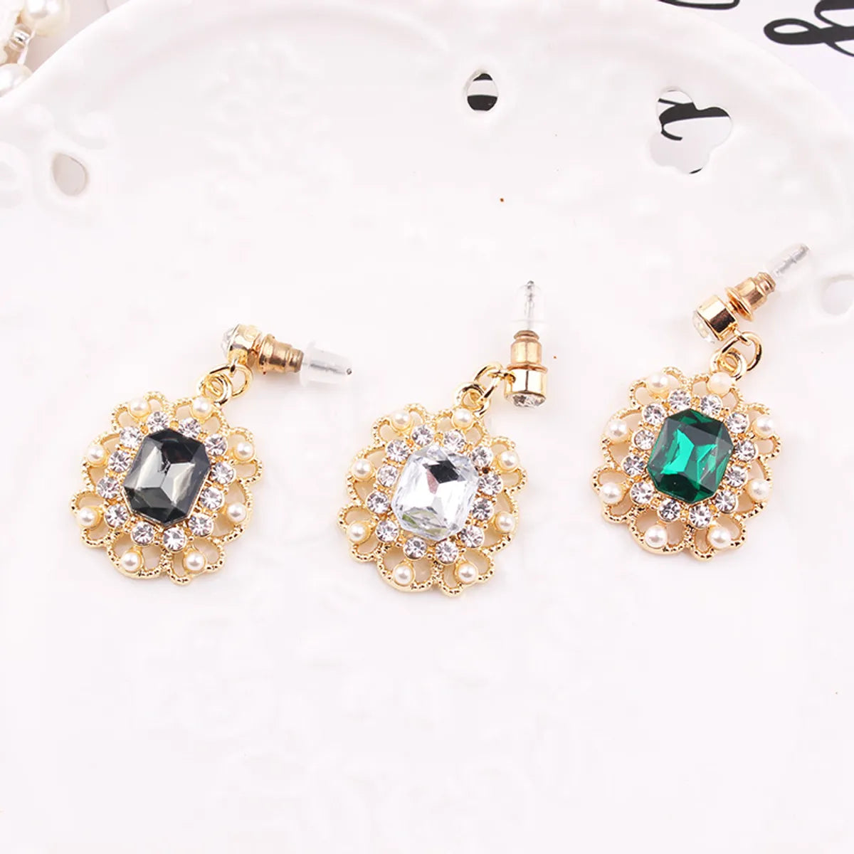 1 Pair Retro Classic Style Round Inlay Alloy Zircon Gold Plated Drop Earrings