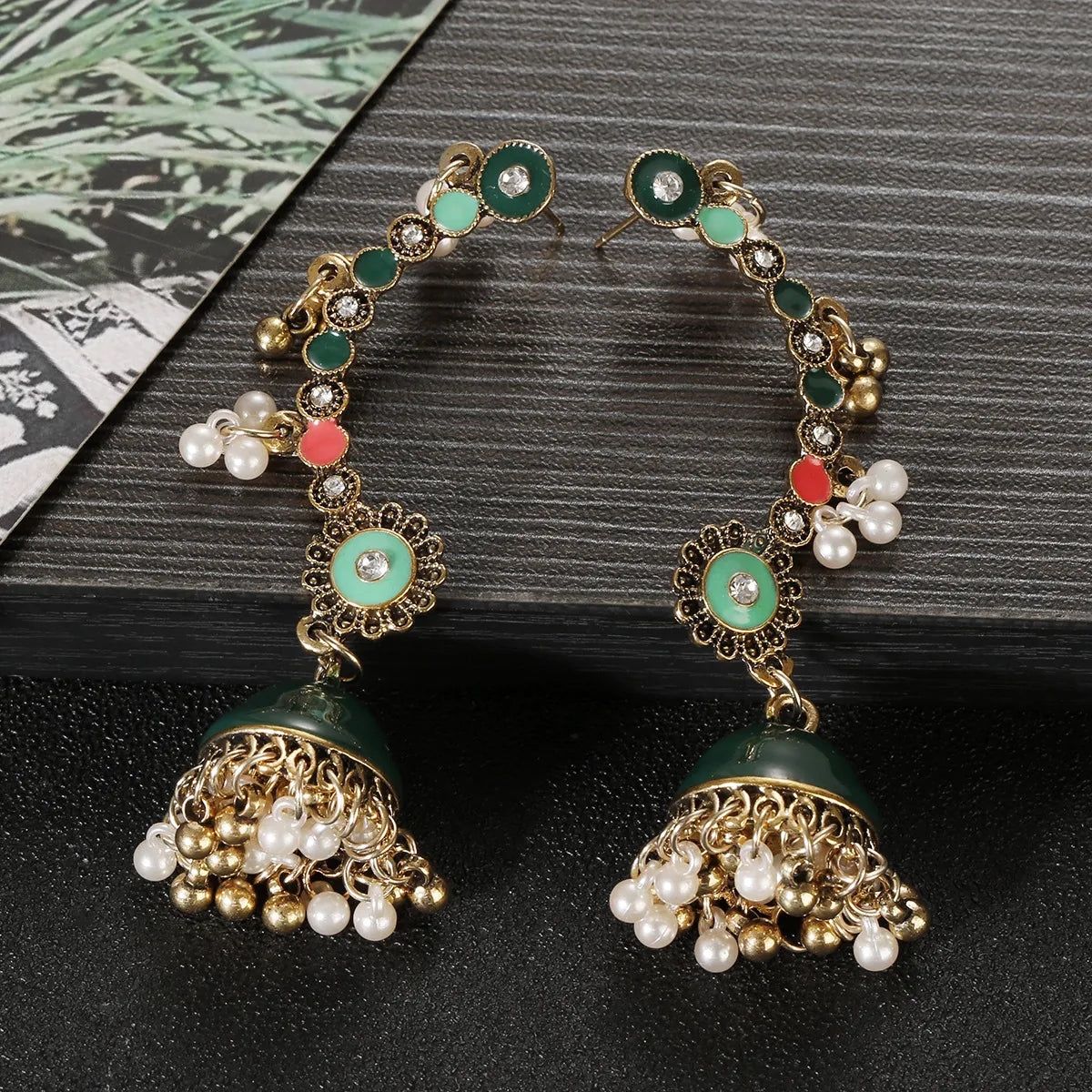 1 Pair Retro Classic Style Solid Color Inlay Zinc Alloy Pearl Zircon Drop Earrings