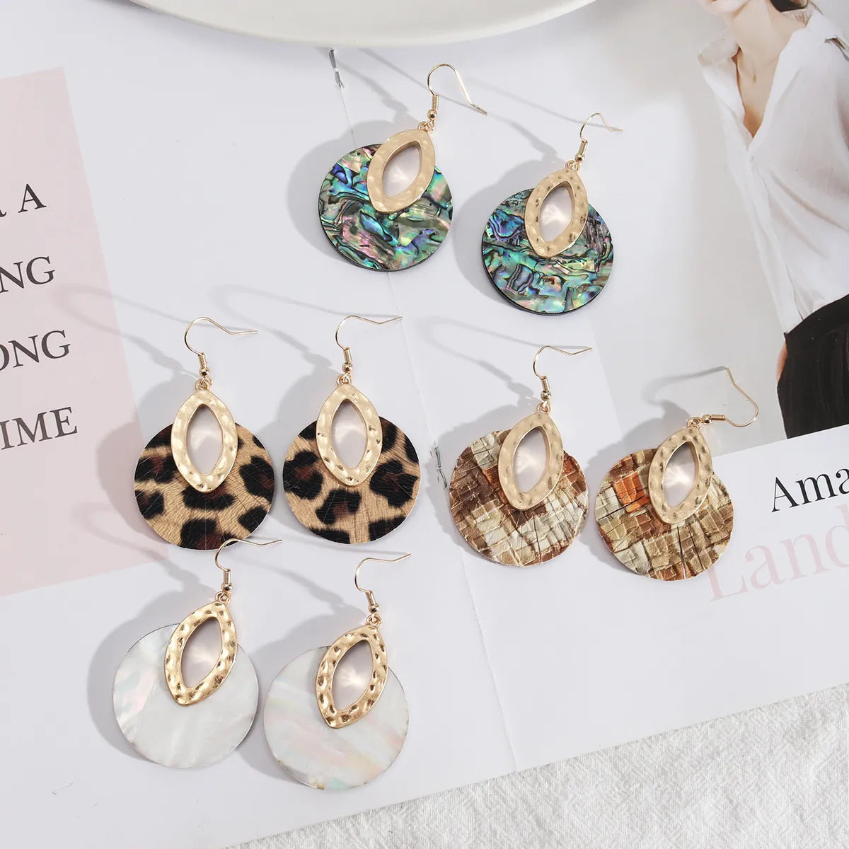 1 Pair Retro Color Block Water Droplets Pu Leather Alloy Shell Hollow Out Women's Drop Earrings