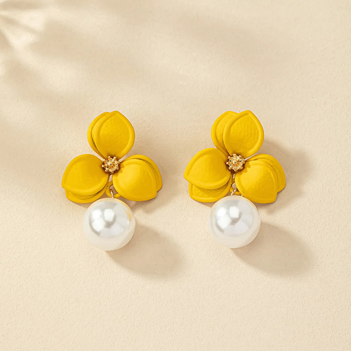 1 Pair Retro Commute Flower Inlay Alloy Pearl Drop Earrings