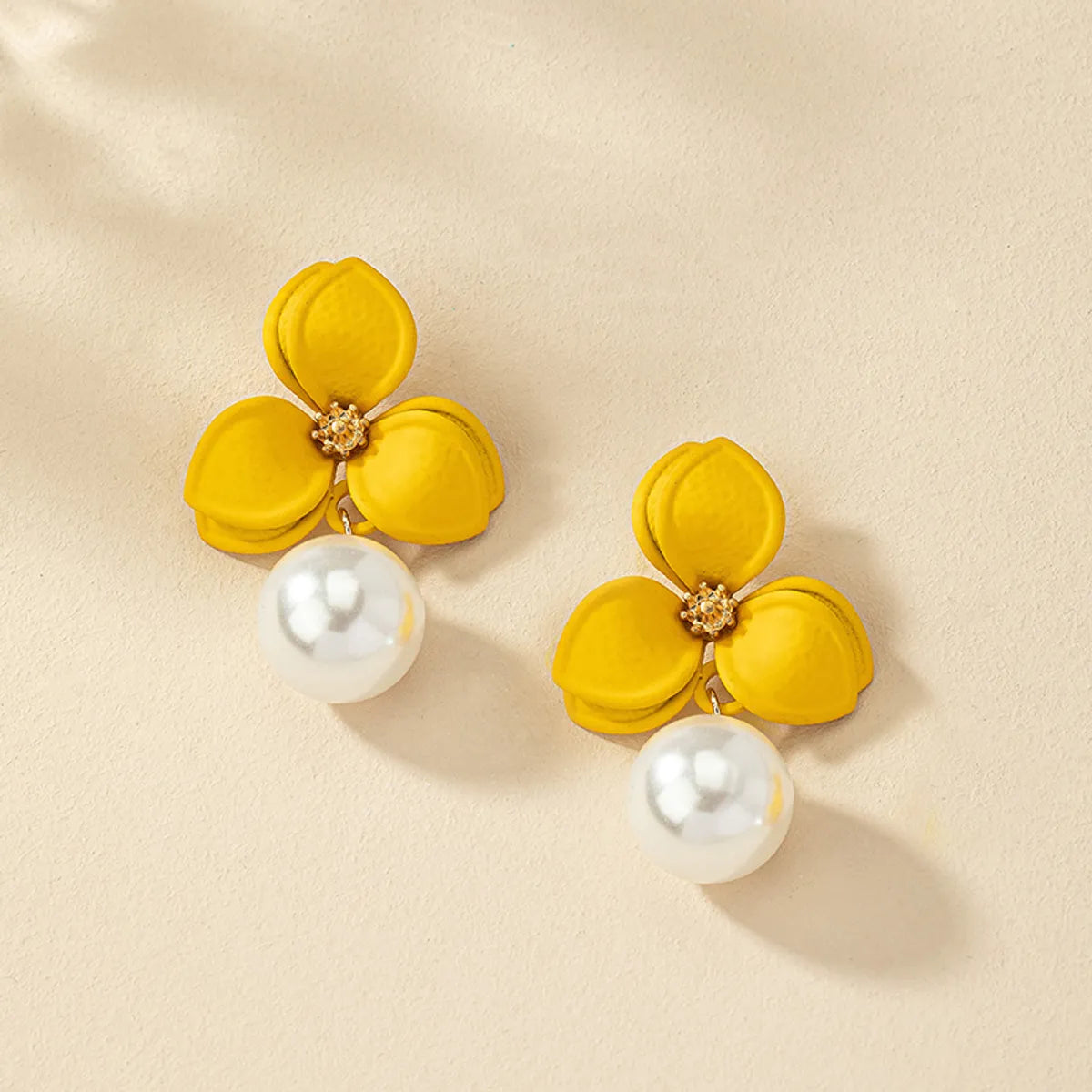 1 Pair Retro Commute Flower Inlay Alloy Pearl Drop Earrings