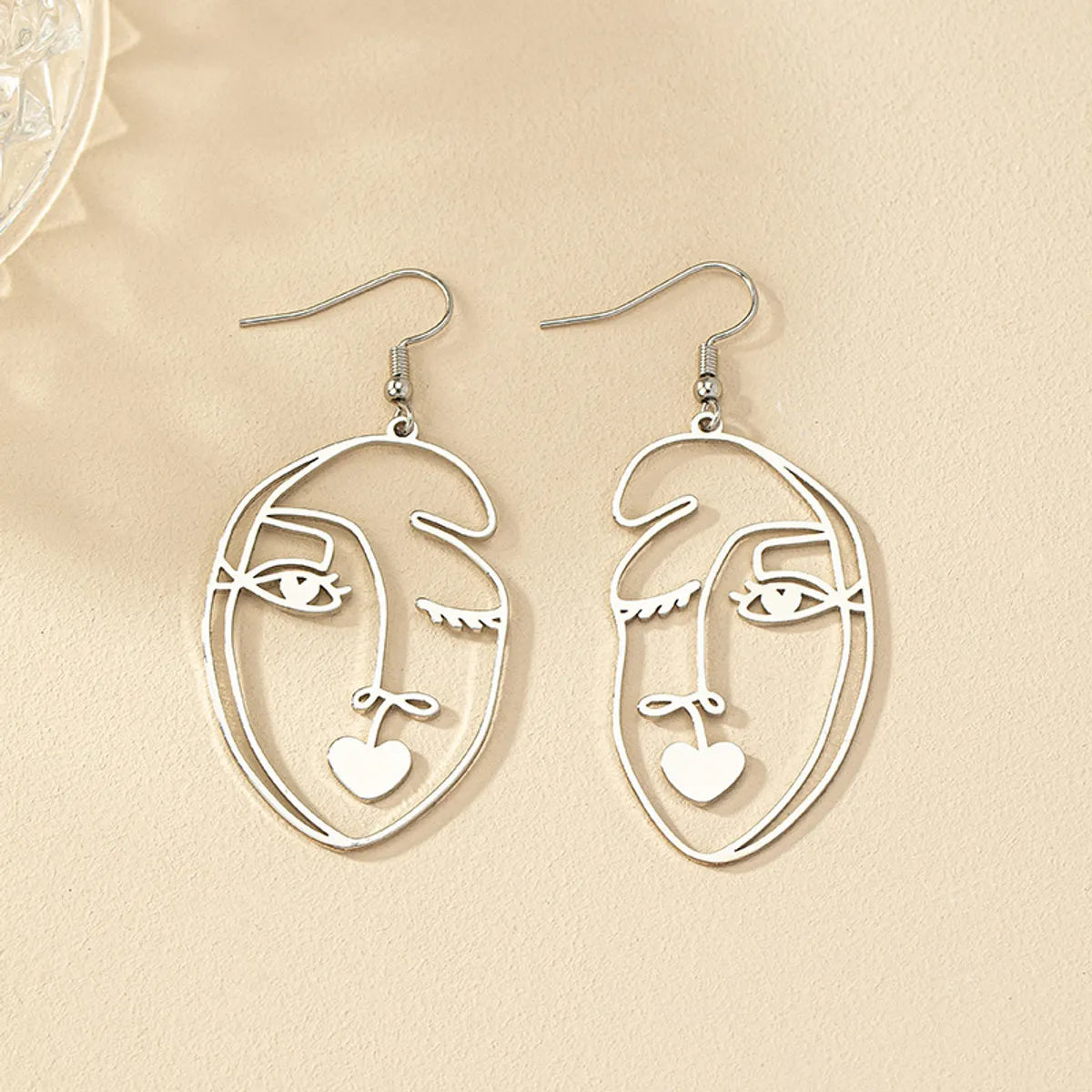 1 Pair Retro Commute Human Face Plating Alloy Gold Plated Drop Earrings