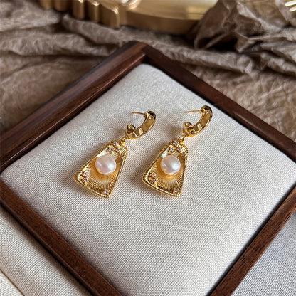 1 Pair Retro Commute Shiny Geometric Plating Inlay Copper Freshwater Pearl Zircon 18k Gold Plated Drop Earrings