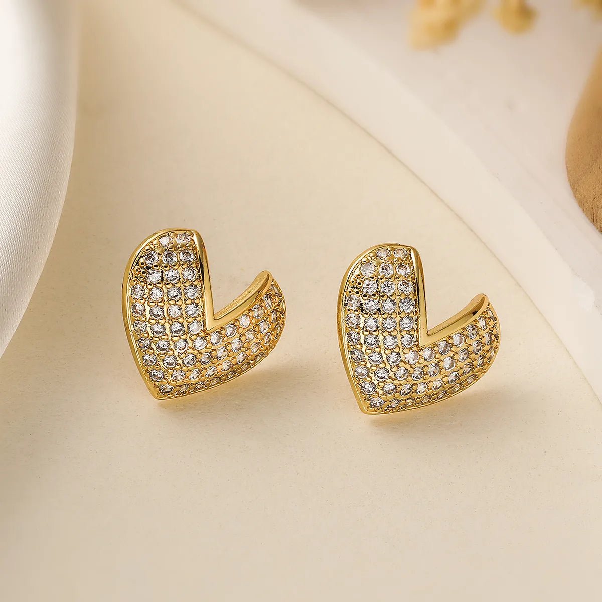 1 Pair Retro Commute Shiny Heart Shape Plating Inlay Copper Zircon Ear Studs