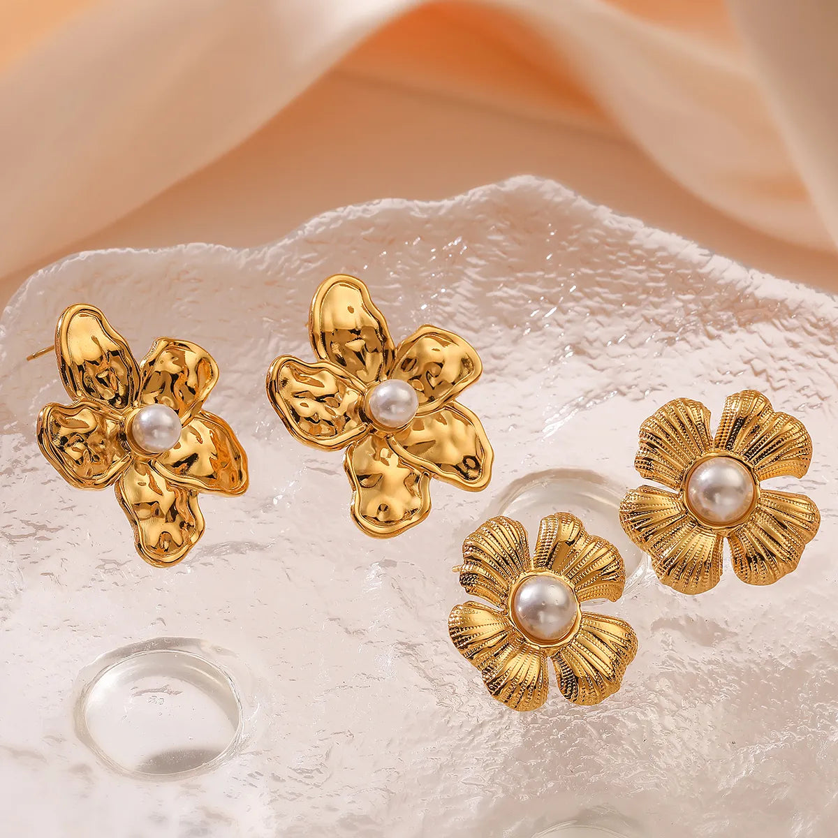 1 Pair Retro Exaggerated Flower Inlay 304 Stainless Steel Pearl Ear Studs