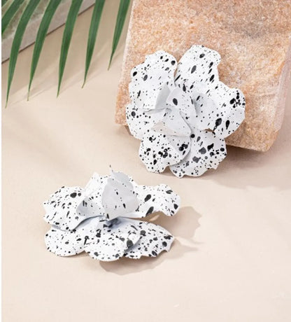 1 Pair Retro Exaggerated Flower Lacquer Painting Pleated Synthetic Resin Titanium Steel Iron Gold Plated Ear Studs