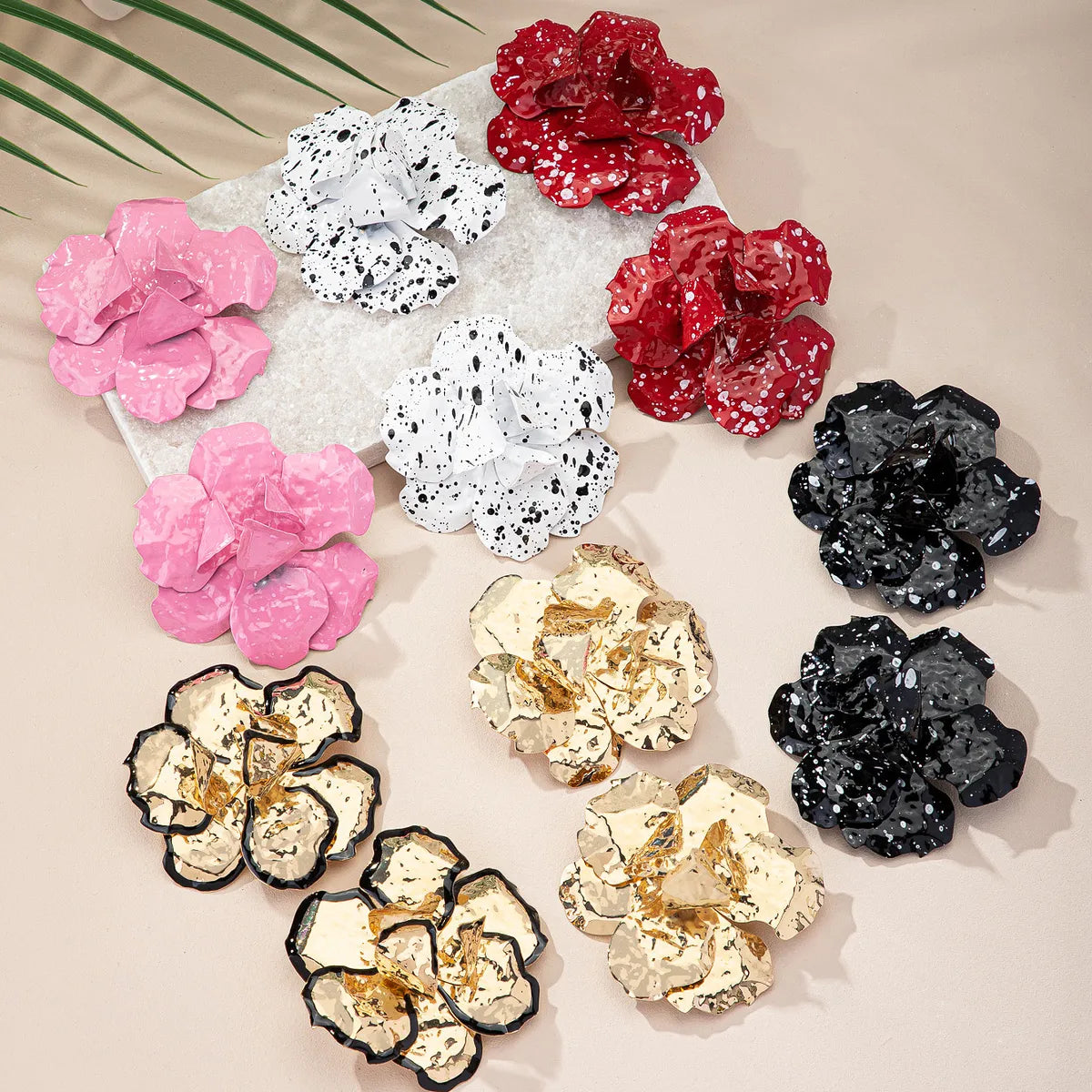 1 Pair Retro Exaggerated Flower Lacquer Painting Pleated Synthetic Resin Titanium Steel Iron Gold Plated Ear Studs