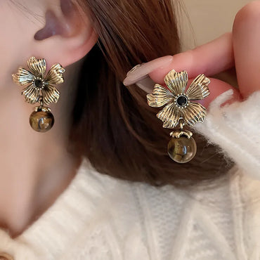 1 Pair Retro Exaggerated Leaves Flower Inlay Alloy Tiger Eye Drop Earrings