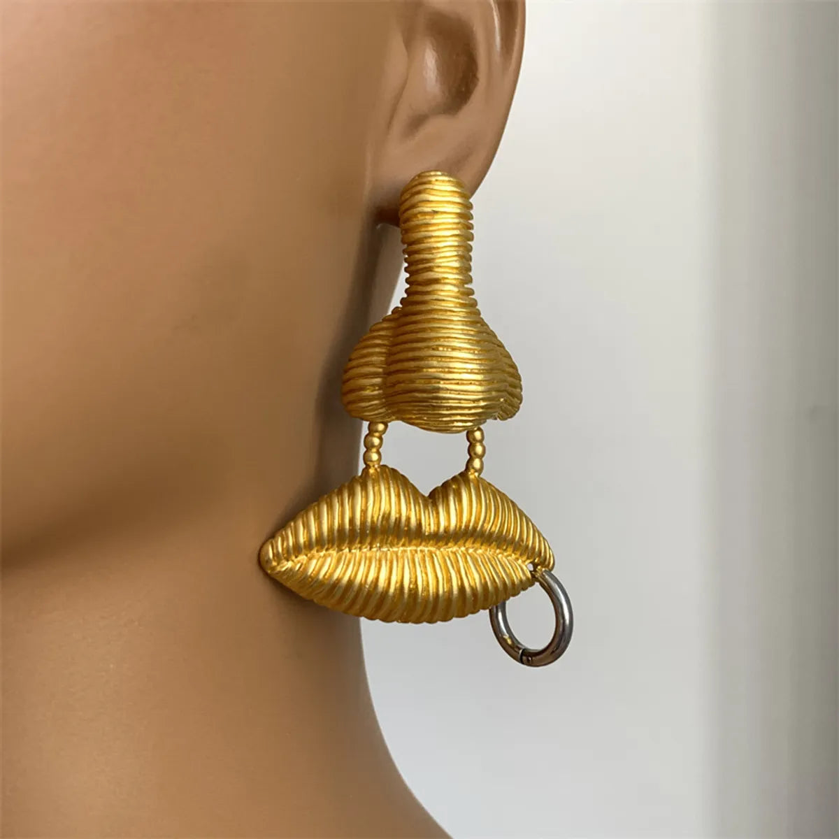 1 Pair Retro Exaggerated Lips Eye Inlay Arylic Copper Alloy Artificial Pearls Rhinestones Gold Plated Drop Earrings