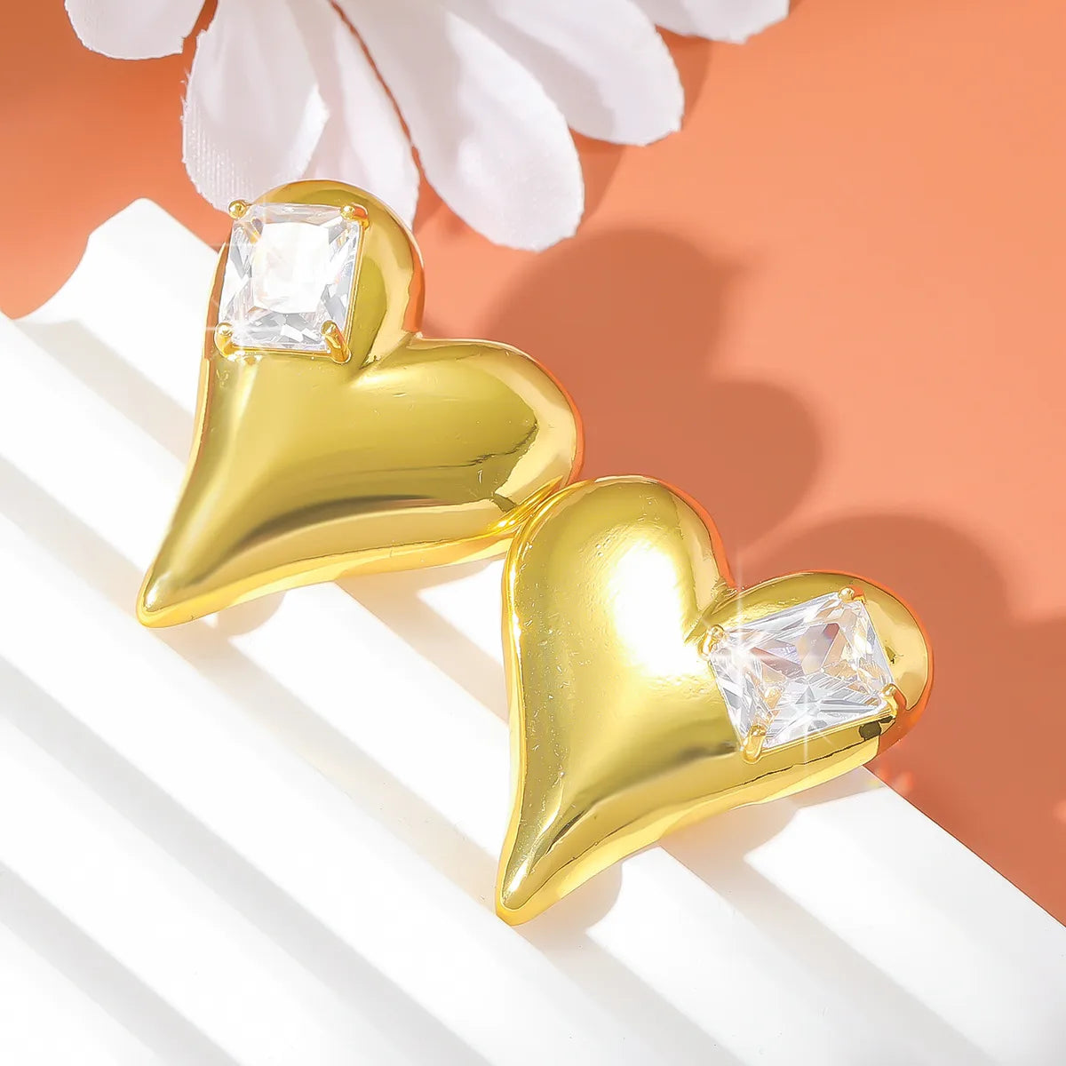 1 Pair Retro Exaggerated Shiny Heart Shape Plating Copper Zircon Gold Plated Ear Studs