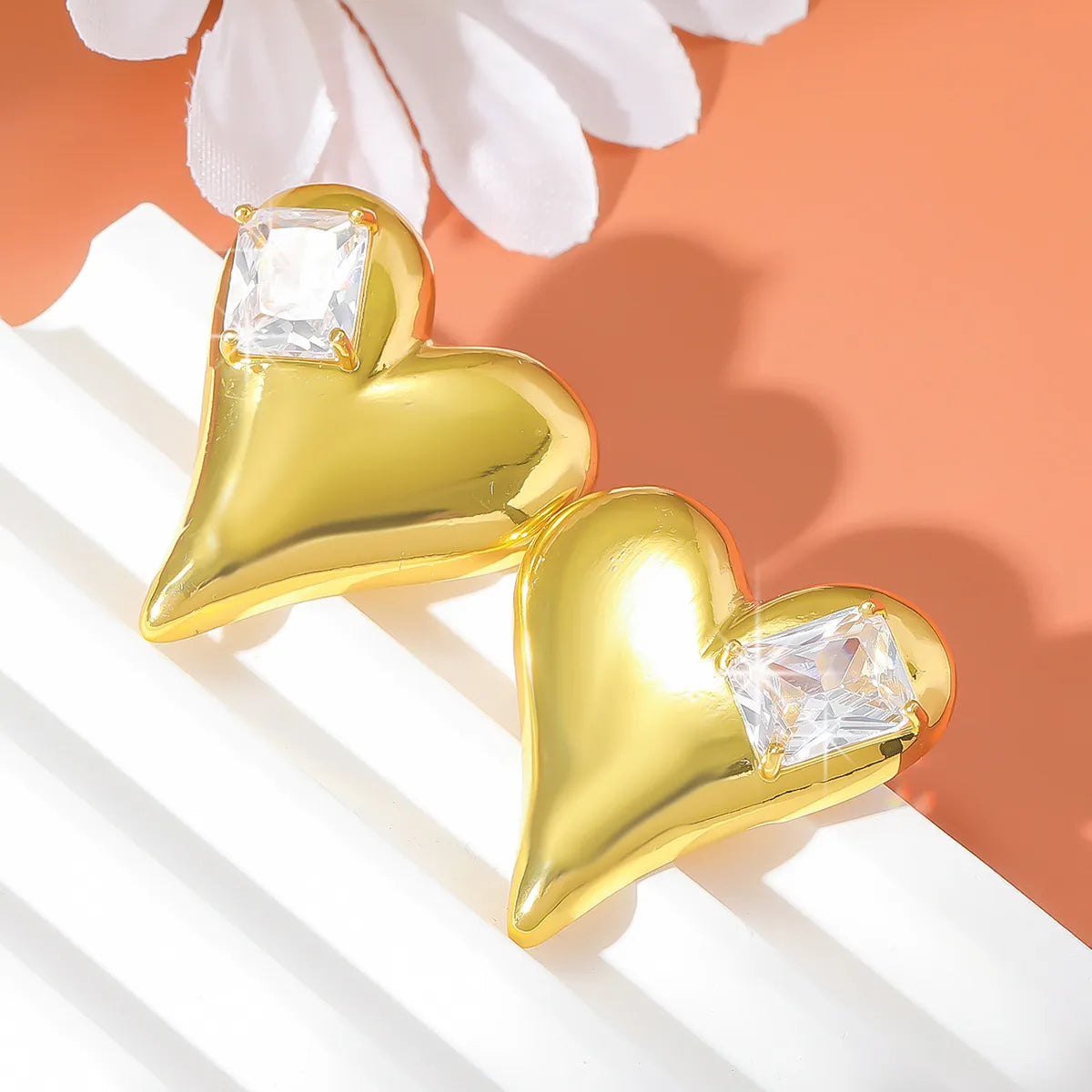 1 Pair Retro Exaggerated Shiny Heart Shape Plating Copper Zircon Gold Plated Ear Studs