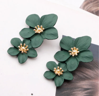 1 Pair Retro Flower Alloy Women'S Drop Earrings