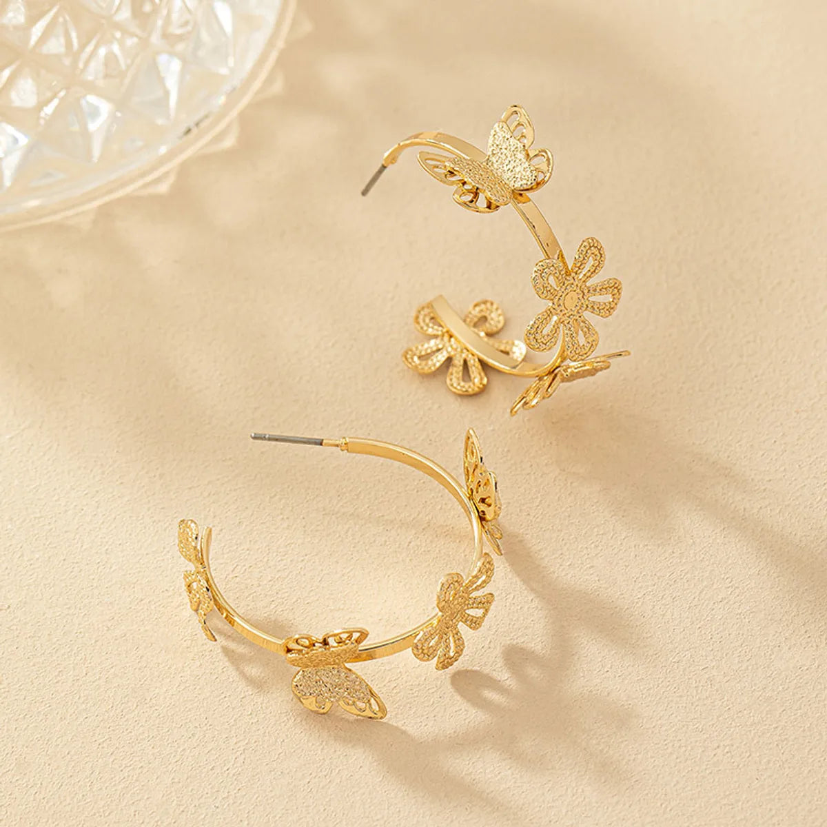 1 Pair Retro Flower Butterfly Plating Alloy Gold Plated Ear Studs