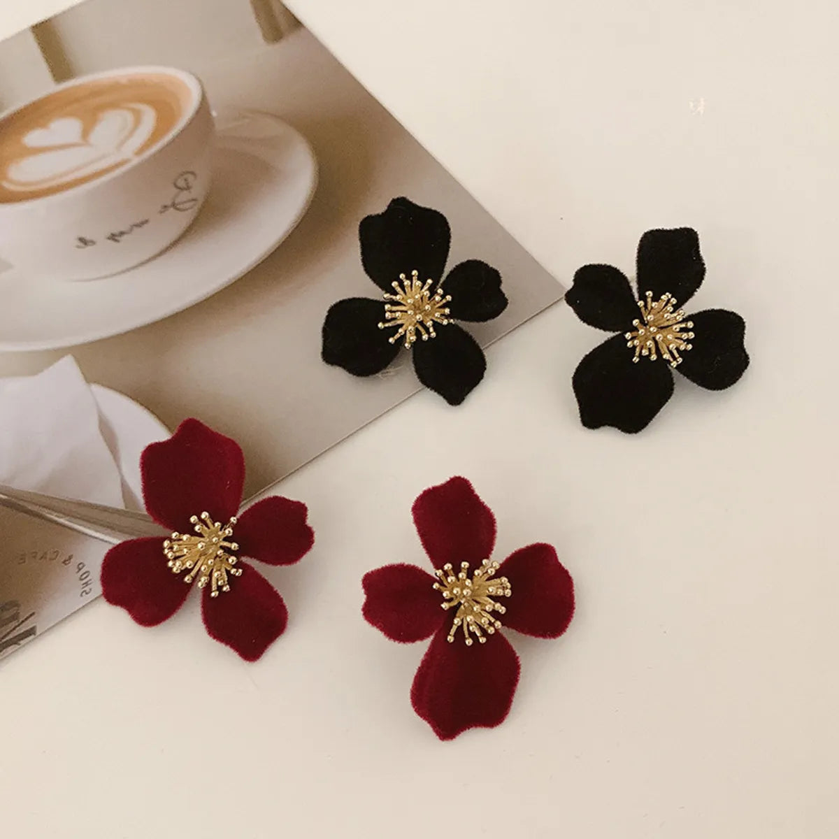 1 Pair Retro Flower Flocking Plating Women's Ear Studs