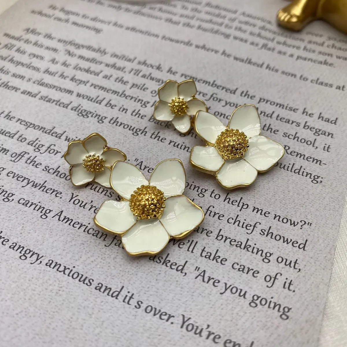 1 Pair Retro Flower Plating Alloy Drop Earrings